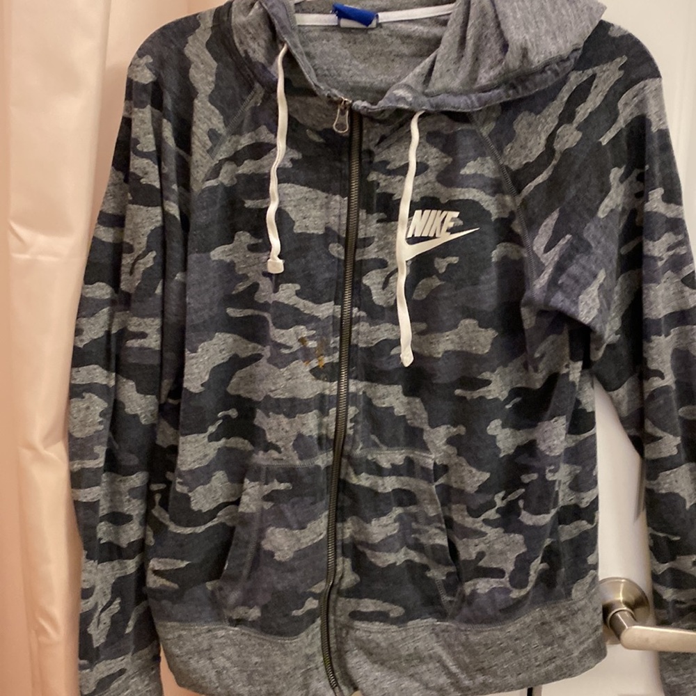 Women’s Nike Zip up hoodie